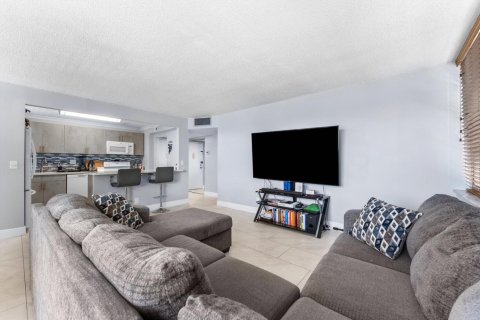 Copropriété à vendre à Hollywood, Floride: 2 chambres, 96.62 m2 № 2169919 - photo 9