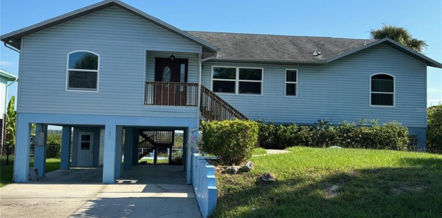 House in Crystal River, Florida 3 bedrooms, 177.63 sq.m. № 1521653