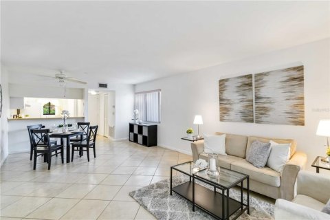Condo in Sarasota, Florida, 1 bedroom  № 1905353 - photo 9