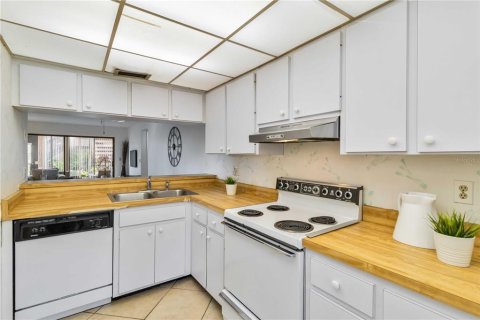 Condo in Sarasota, Florida, 1 bedroom  № 1905353 - photo 14