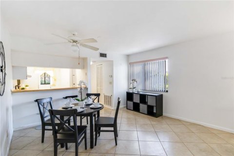 Condo in Sarasota, Florida, 1 bedroom  № 1905353 - photo 13