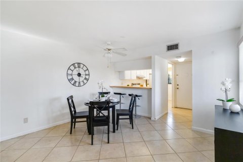 Condo in Sarasota, Florida, 1 bedroom  № 1905353 - photo 12