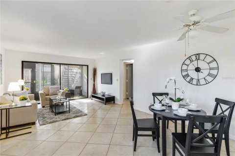 Condo in Sarasota, Florida, 1 bedroom  № 1905353 - photo 11