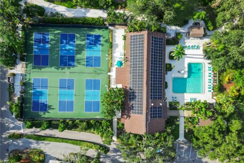 Condo in Sarasota, Florida, 1 bedroom  № 1905353 - photo 29