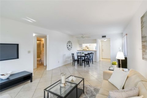 Condo in Sarasota, Florida, 1 bedroom  № 1905353 - photo 10