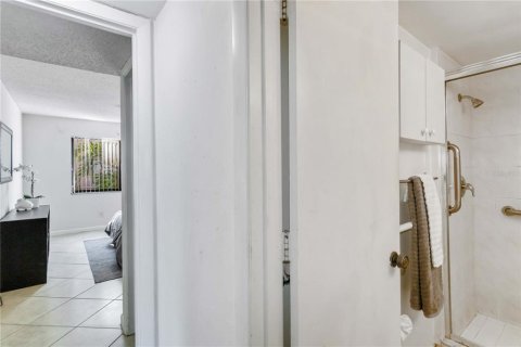 Condo in Sarasota, Florida, 1 bedroom  № 1905353 - photo 19