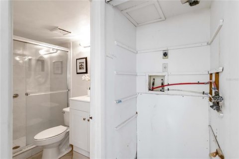 Condo in Sarasota, Florida, 1 bedroom  № 1905353 - photo 17