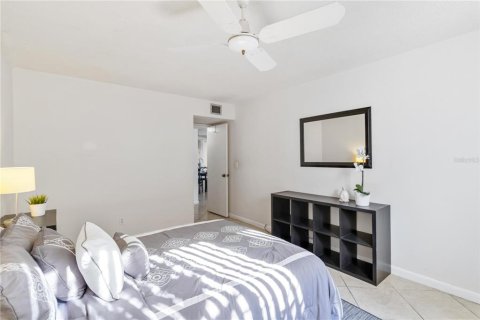 Condo in Sarasota, Florida, 1 bedroom  № 1905353 - photo 22