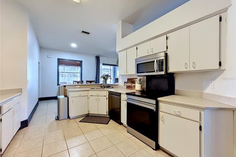 Casa en venta en Brandon, Florida, 4 dormitorios, 189.99 m2 № 2110398 - foto 10