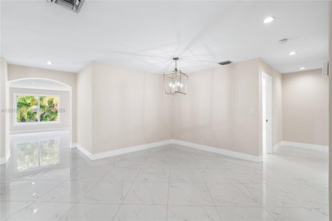 Casa en venta en Miami, Florida, 4 dormitorios, 166.85 m2 № 2256525 - foto 3