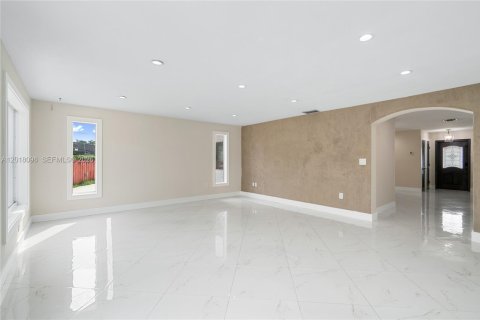 Casa en venta en Miami, Florida, 4 dormitorios, 166.85 m2 № 2256525 - foto 17