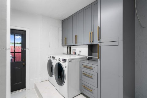 Casa en venta en Miami, Florida, 4 dormitorios, 166.85 m2 № 2256525 - foto 4