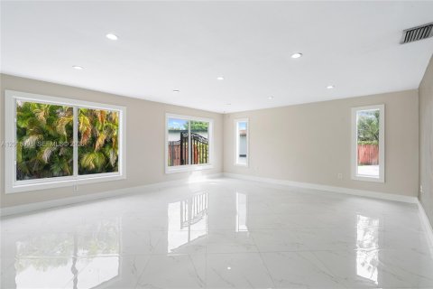 Casa en venta en Miami, Florida, 4 dormitorios, 166.85 m2 № 2256525 - foto 16