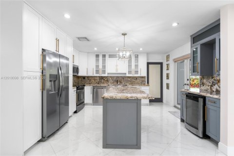 Casa en venta en Miami, Florida, 4 dormitorios, 166.85 m2 № 2256525 - foto 10