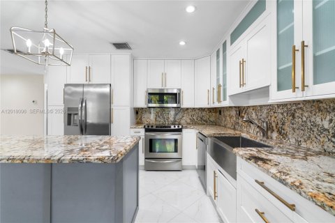 Casa en venta en Miami, Florida, 4 dormitorios, 166.85 m2 № 2256525 - foto 13