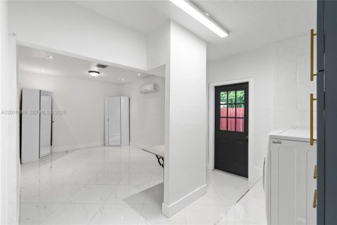 Casa en venta en Miami, Florida, 4 dormitorios, 166.85 m2 № 2256525 - foto 5