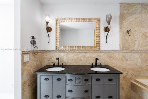 Casa en venta en Miami, Florida, 4 dormitorios, 166.85 m2 № 2256525 - foto 26