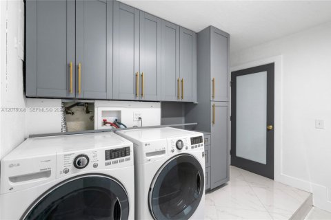 Casa en venta en Miami, Florida, 4 dormitorios, 166.85 m2 № 2256525 - foto 28