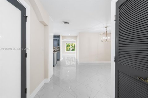 Casa en venta en Miami, Florida, 4 dormitorios, 166.85 m2 № 2256525 - foto 9