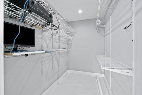 Casa en venta en Miami, Florida, 4 dormitorios, 166.85 m2 № 2256525 - foto 22