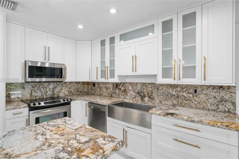 Casa en venta en Miami, Florida, 4 dormitorios, 166.85 m2 № 2256525 - foto 12