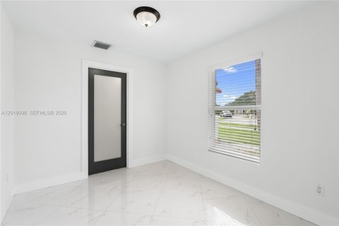 Casa en venta en Miami, Florida, 4 dormitorios, 166.85 m2 № 2256525 - foto 7