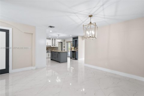 Casa en venta en Miami, Florida, 4 dormitorios, 166.85 m2 № 2256525 - foto 19