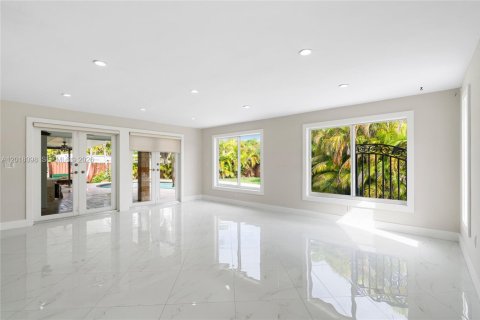 Casa en venta en Miami, Florida, 4 dormitorios, 166.85 m2 № 2256525 - foto 2