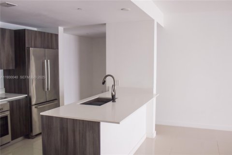 Condo in Miami, Florida, 2 bedrooms № 1988898 - photo 12