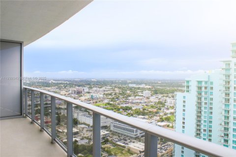 Condo in Miami, Florida, 2 bedrooms № 1988898 - photo 4