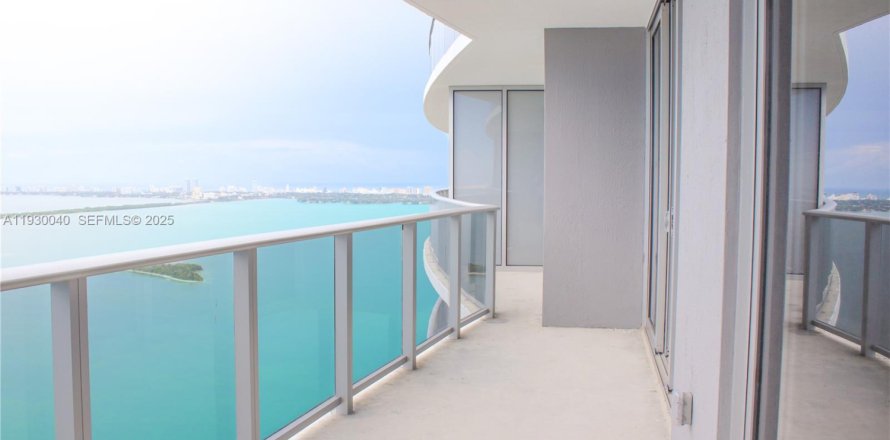 Condo in Miami, Florida, 2 bedrooms № 1988898