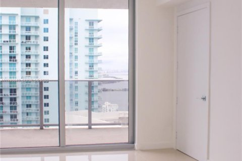 Condo in Miami, Florida, 2 bedrooms № 1988898 - photo 8