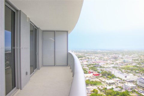 Condo in Miami, Florida, 2 bedrooms № 1988898 - photo 3