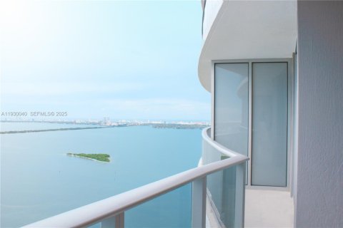 Condo in Miami, Florida, 2 bedrooms № 1988898 - photo 2