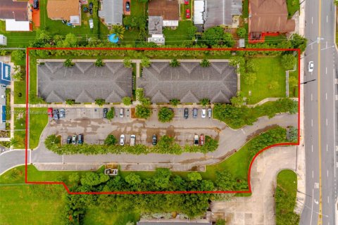 Commercial property in Miami Gardens, Florida № 1947265 - photo 16