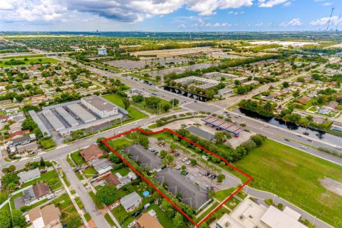 Commercial property in Miami Gardens, Florida № 1947265 - photo 14