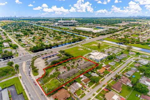 Commercial property in Miami Gardens, Florida № 1947265 - photo 12