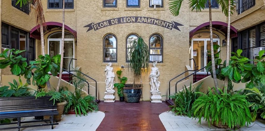 Condo in Saint Petersburg, Florida, 1 bedroom  № 2424221