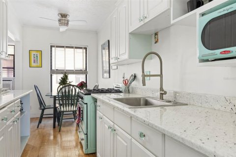 Condo in Saint Petersburg, Florida, 1 bedroom  № 2424221 - photo 7