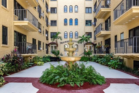 Condo in Saint Petersburg, Florida, 1 bedroom  № 2424221 - photo 27
