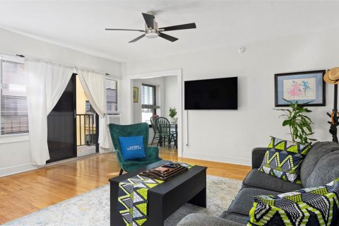 Condo in Saint Petersburg, Florida, 1 bedroom  № 2424221 - photo 2