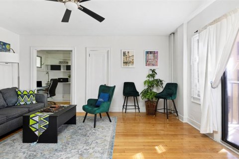 Condo in Saint Petersburg, Florida, 1 bedroom  № 2424221 - photo 17