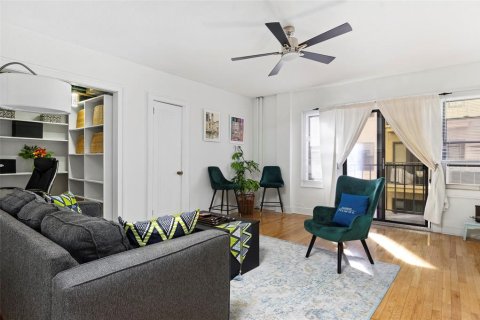 Condo in Saint Petersburg, Florida, 1 bedroom  № 2424221 - photo 14