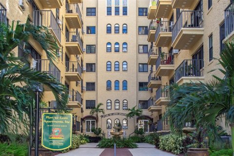 Condo in Saint Petersburg, Florida, 1 bedroom  № 2424221 - photo 13