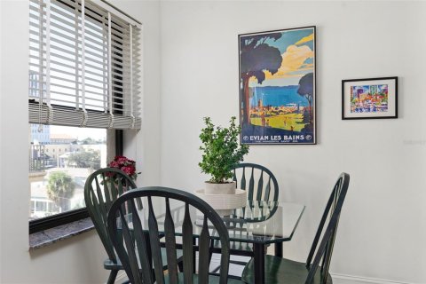 Condo in Saint Petersburg, Florida, 1 bedroom  № 2424221 - photo 16