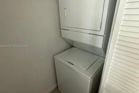 Снять в аренду кондоминиум в Майами, Флорида 2 спальни, 86.31м2, № 2256611 - фото 8