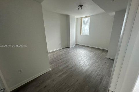 Снять в аренду кондоминиум в Майами, Флорида 2 спальни, 86.31м2, № 2256611 - фото 14