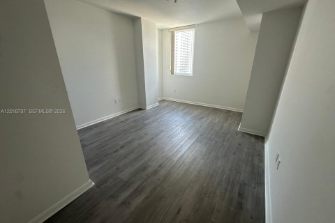 Снять в аренду кондоминиум в Майами, Флорида 2 спальни, 86.31м2, № 2256611 - фото 9