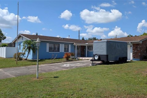 House in Orlando, Florida 4 bedrooms, 189.52 sq.m. № 1885341 - photo 1