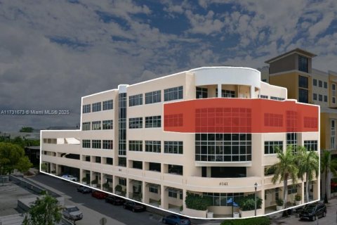Commercial property in South Miami, Florida № 1763884 - photo 1